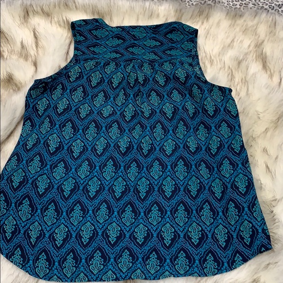 Maurices v-neck sleeveless blouse - Picture 3 of 9